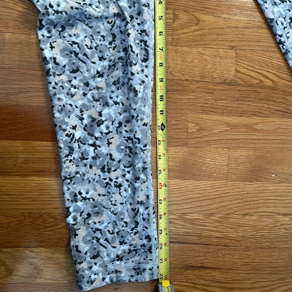 Lululemon Wunder Under Grey Pebble Cropped Leggings Size 8 - Picture 9 of 10